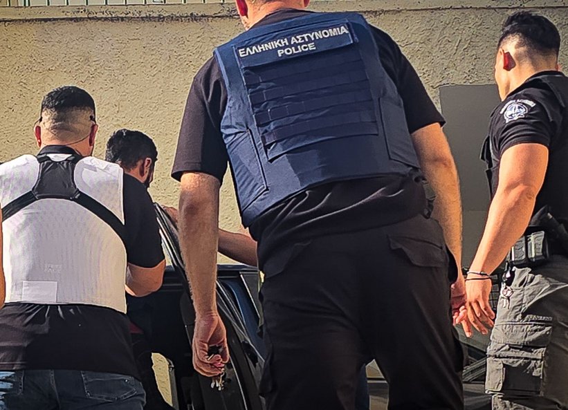 Σύρος: Ελεύθερη η σύζυγος του 41χρονου για τον θάνατο της διασώστριας -Τι είπαν στις απολογίες τους