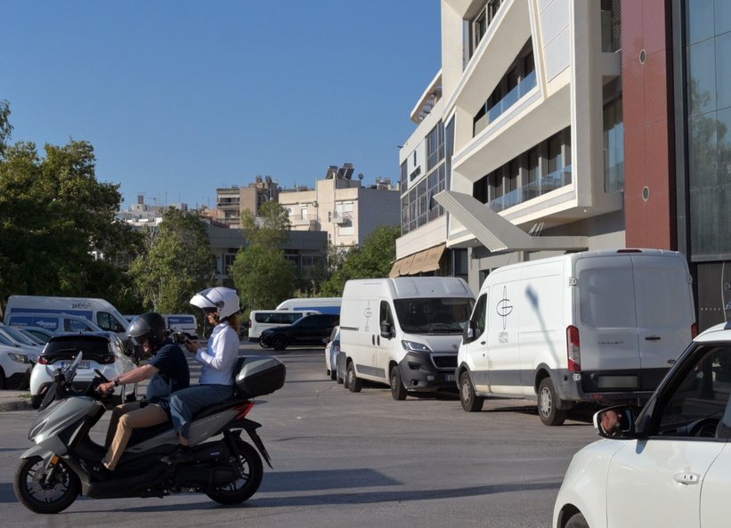 Μυστήριο με τον αστυνομικό που βρέθηκε νεκρός στον Άγιο Δημήτριο -Ήταν κλειδωμένος στο όχημα, τα ευρήματα που εξετάζουν οι Αρχές
