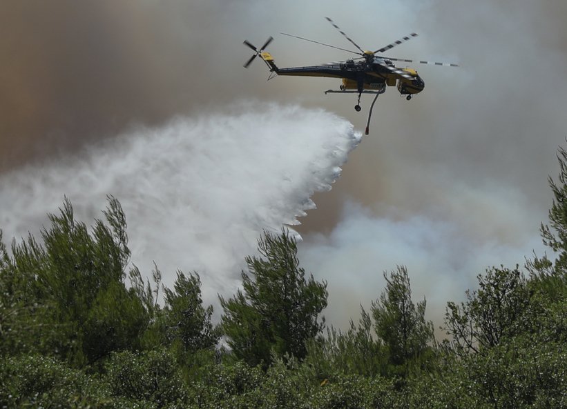 Πέρασαν στον οικισμό της Αγίας Σκέπης οι φλόγες -Συνεχίζεται η μάχη στα πύρινα μέτωπα της Δυτικής Αττικής