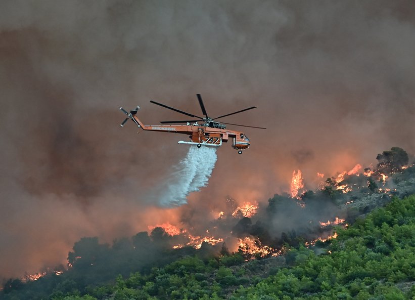 Στις φλόγες το Πόρτο Γερμενό: Κάηκαν σπίτια, απεγκλωβίστηκαν με πλωτά πολίτες -Μαίνεται η φωτιά Βοιωτία και Αιγιαλεία, εκκενώθηκαν περιοχές