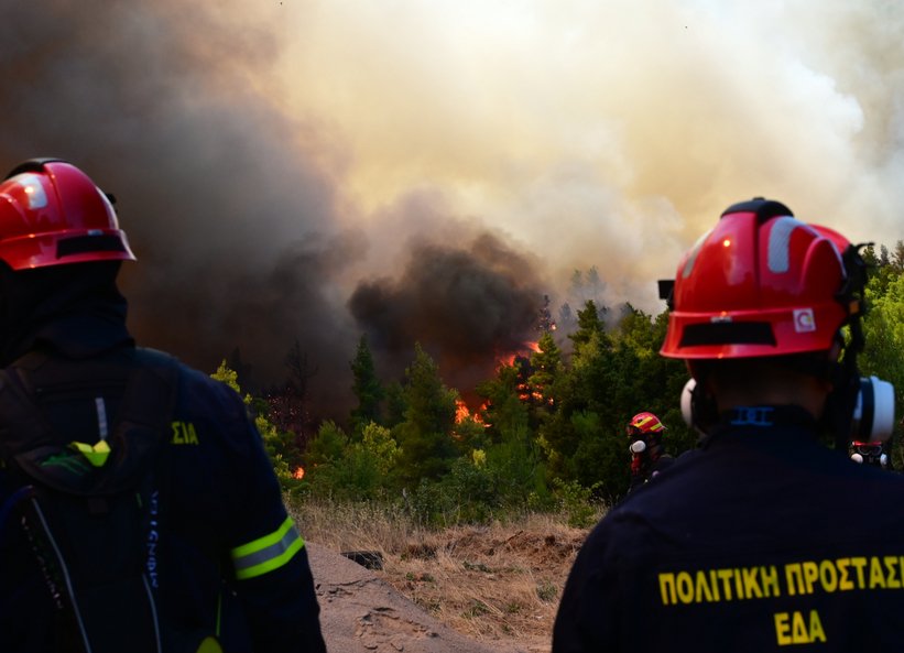 Μάχη με τις φλόγες στη Δυτική Αττική -Νέο 112, εκκενώνονται Κανδήλι, Άνω Βλυχάδα και Άγιος Κωνσταντίνος