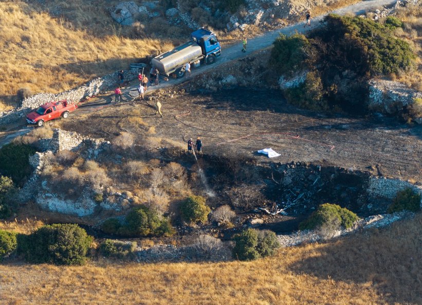 Τι έδειξε η ιατροδικαστική για τον πιλότο και το ζευγάρι του ελικοπτέρου που κατέπεσε στην Σίφνο -Από τη φωτιά έχασαν τη ζωή τους