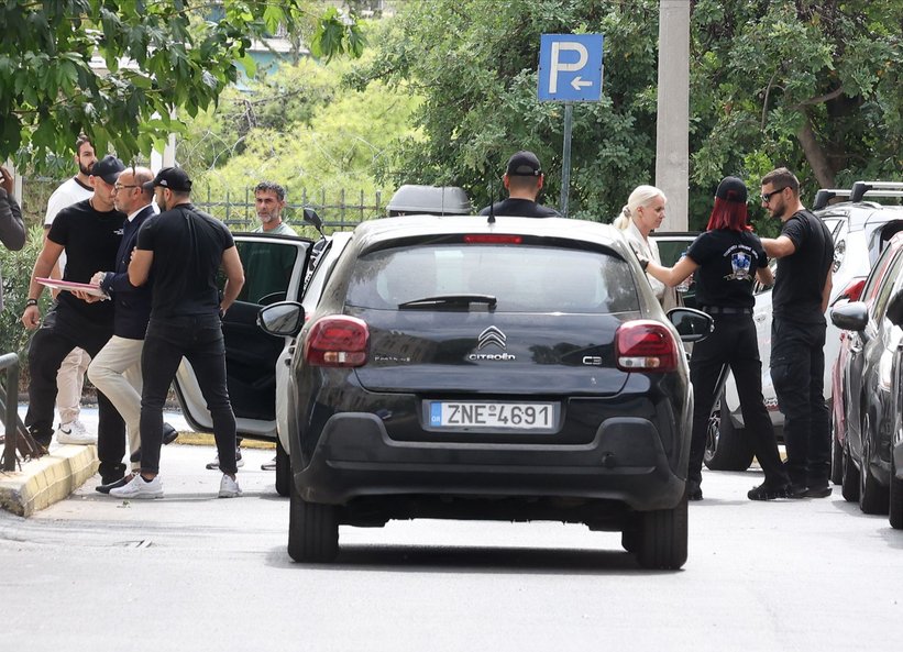 Με χειροπέδες στον ανακριτή για το αδίκημα της ανθρωποκτονίας με ενδεχόμενο δόλο οι γιατροί του Μαζωνάκη -Δείτε φωτό και βίντεο