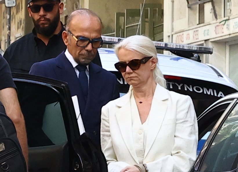 Υπόθεση Μαζωνάκη: Τι ερευνά η Αρχή για το «μαύρο» χρήμα για τους δύο γιατρούς