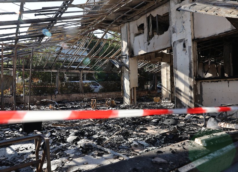 Νέα Ιωνία: Έσπασαν τις τζαμαρίες, έριξαν εύφλεκτο υγρό και πυρπόλησαν την καφετέρια -Τα σενάρια που εξετάζει η ΕΛΑΣ για την επίθεση