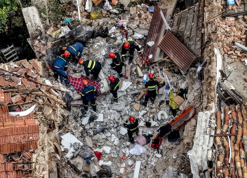 Σοκάρει η τραγωδία στην Πλάκα: Έξι νεκροί, η μία έγκυος -Το επικρατέστερο σενάριο για τη φονική έκρηξη, τι εξετάζουν οι Αρχές