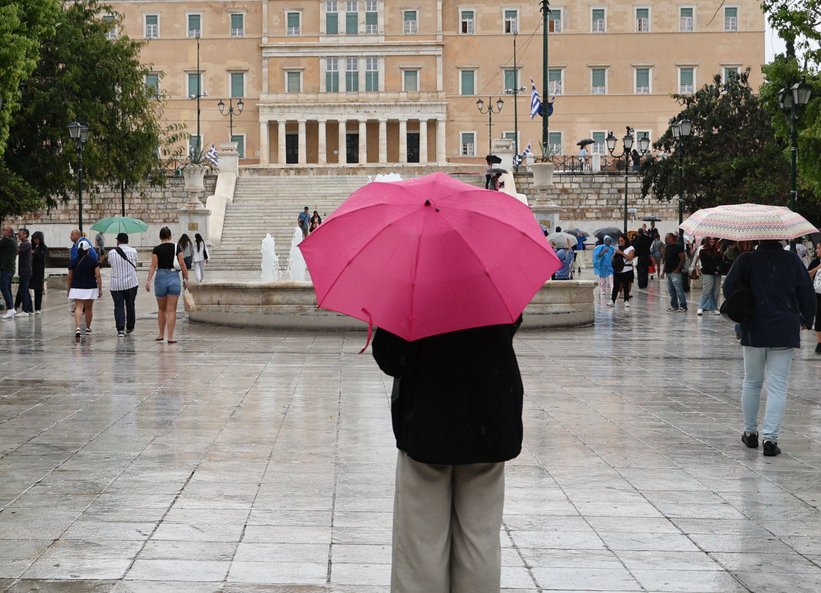 Καταιγίδα στην Αθήνα αυτή την ώρα -Πόσο θα συνεχιστεί η κακοκαιρία με βροχές, τι προβλέπουν οι μετεωρολόγοι