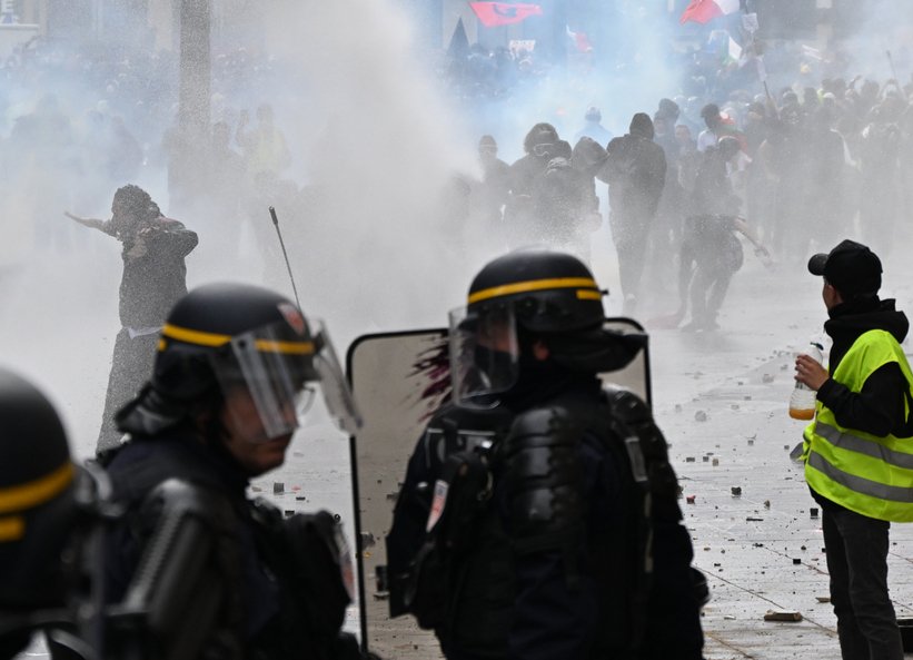 Σε ισχύ η απαγόρευση κυκλοφορίας στο Παρίσι και άλλες πόλεις της Γαλλίας -Δίκες-εξπρές για συλληφθέντες, φόβοι για νέο κύκλο επεισοδίων