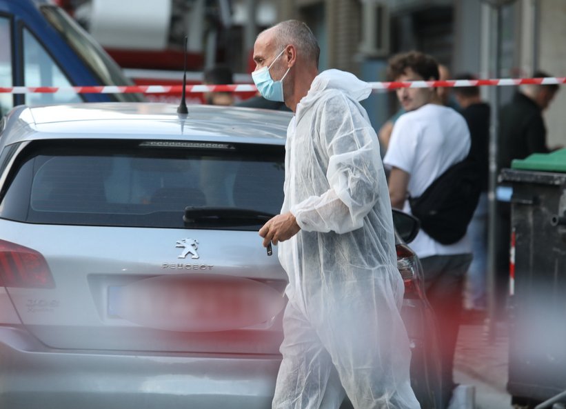 Με τηλεχειριστήριο πυροδοτήθηκε η βόμβα στον Κολωνό -Σε σοβαρή κατάσταση νοσηλεύεται ο αστυνομικός, πού στρέφονται οι έρευνες