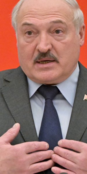 Αλεξαντερ Λουκασένκο χερια στερνο 