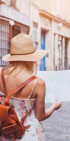 Ευρωπαία ταξιδιώτισσα/Φωτογραφία: Shutterstock