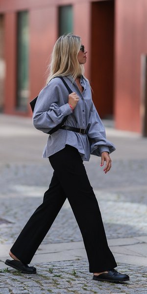 στιλάτη γυναίκα με mules