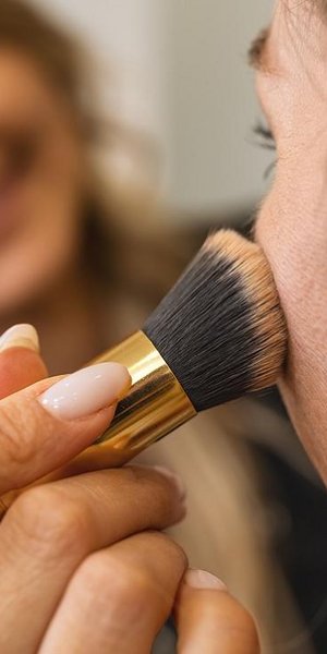 Εφαρμογή ρουζ/Φωτογραφίες Unsplash