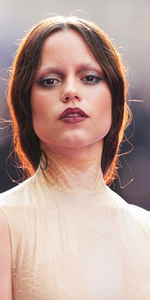 Tired Girl Look: Η νέα beauty τάση της Gen Z που ανατρέπει τους κανόνες και «σαρώνει» στο TikTok