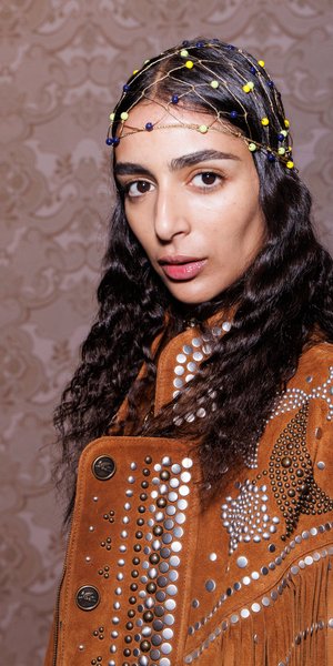 Μεγαλωμένη σε εργατικές κατοικίες, ξεκίνησε τυχαία στα 14 της -Σήμερα είναι το αγαπημένο μοντέλο των Zara που διεκδικούν κορυφαίοι οίκοι μόδας