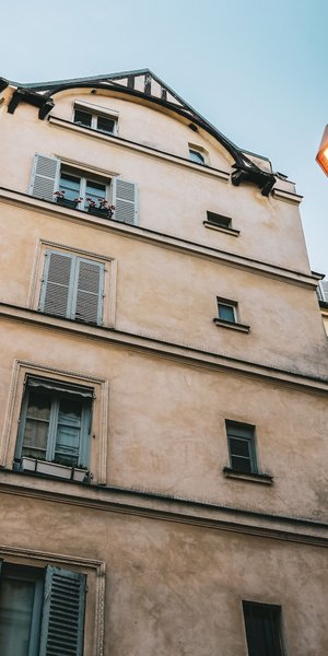 Μικροδιαμέρισμα 13 τ.μ.: Ο 20χρονος που ζει σε ένα σπίτι όπου όλα κλείνουν και ανοίγουν