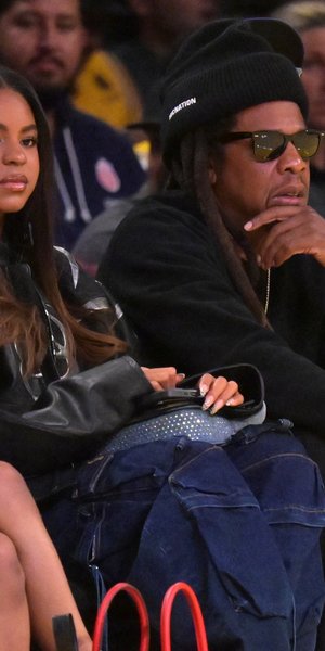 O Jay Z με την κόρη του Blue Ivy σε αγώνα μπάσκετ