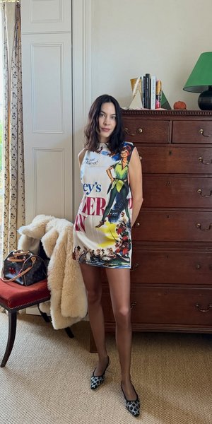 Η Αλέξα Τσανγκ με φόρεμα Peter Pan από τα Zara αποδεικνύει γιατί παραμένει it girl