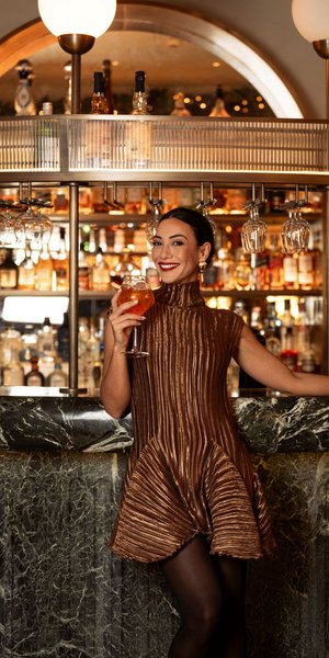 H Ευγενία Σαμαρά φωτογραφίζεται glam και μιλά για τα Χριστούγεννα