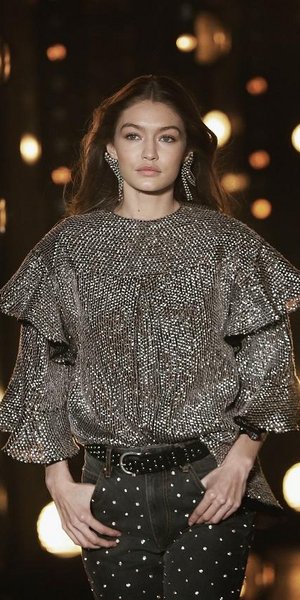 Τζιν για τις γιορτές -Αυτές οι 12 επιλογές θα σε πείσουν να αφήσεις στην άκρη τα φορέματα