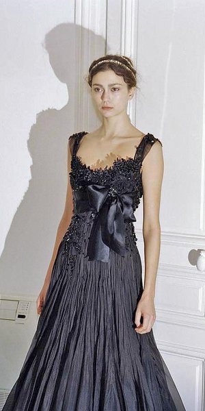 Λάμψη χωρίς υπερβολικό shimmer: Πώς να πετύχετε το look