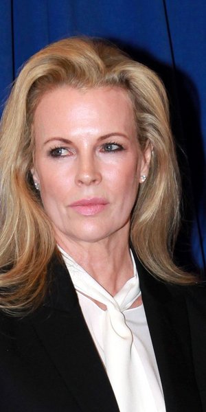 Κιμ Μπάσιντζερ: Σπάνια εμφάνιση της 72χρονης ηθοποιού μαζί με την κόρη της και την εγγονή της