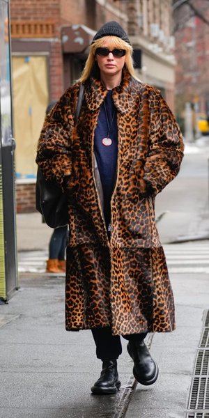 Γιατί το στιλ της Τζένιφερ Λόρενς επαναπροσδιορίζει το cool girl look