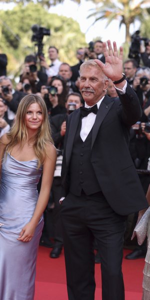 Ο Κέβιν Κόστνερ με τα παιδιά του