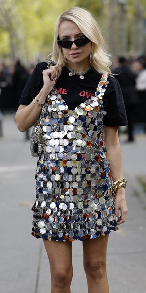Κάποτε φαινόταν άπιαστο -Σήμερα είναι το πιο εθιστικό statement: Το φόρεμα με παγιέτες του Paco Rabanne