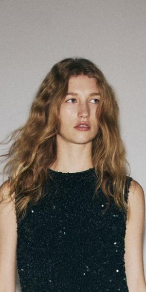 Φόρεμα με παγιέτες/Φωτογραφία H&M