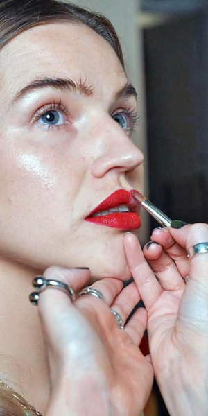 Χριστουγεννιάτικο μακιγιάζ 2025: Τα trends που κρατάμε και αυτά που αφήνουμε