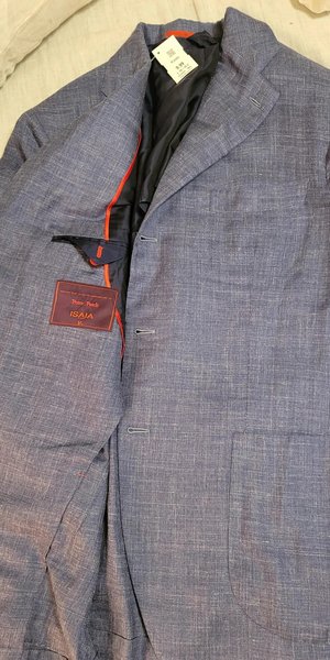 Αγόρασε σακάκια με 10 δολάρια από κατάστημα μεταχειρισμένων