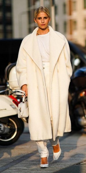 Cloud Dancer: Τα 10 κομμάτια που φέρνουν το χρώμα του 2026 στη ντουλάπα σας