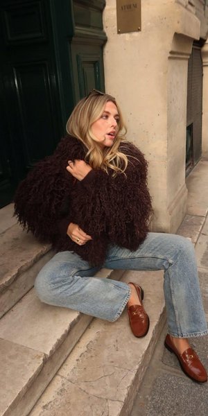 Οι αφράτες, παιχνιδιάρικες τσάντες των ’00s επιστρέφουν πιο εκκεντρικές από ποτέ -Θα τις βλέπουμε παντού το 2026