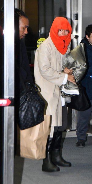 Η Ζεντάγια με μπαλακλάβα