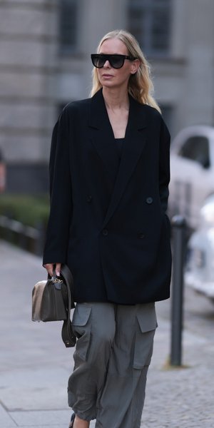 Το μαύρο σακάκι δεν είναι τελικά τόσο βαρετό: 5 κομψοί συνδυασμοί από τη style expert