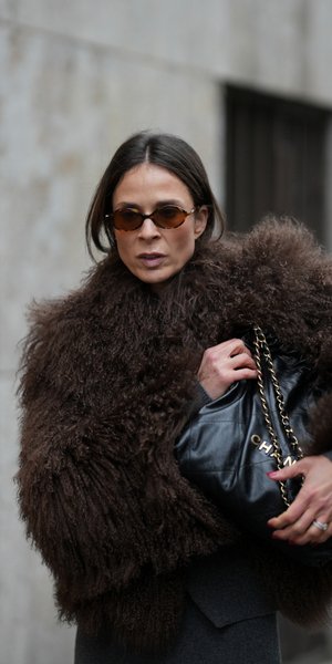 Ένα «ουδέτερο» χρώμα γίνεται το απόλυτο fashion statement του 2026 -Και δεν είναι το μαύρο