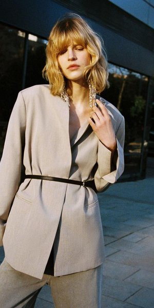 Μοντέλο με ρούχα H&M