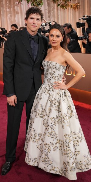 Μίλα Κούνις και Άστον Κούτσερ στις Χρυσές Σφαίρες: Σπάνια κοινή εμφάνιση στο κόκκινο χαλί μετά από χρόνια