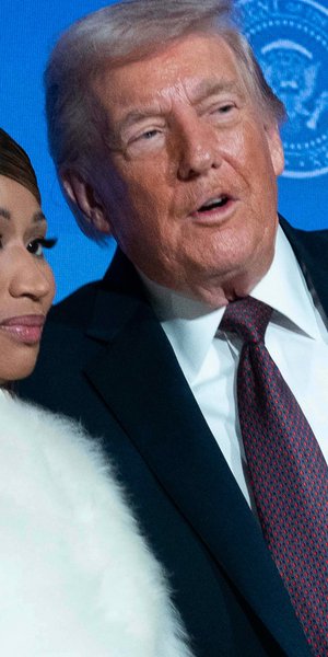 Νίκι Μινάζ και Ντόναλντ Τραμπ