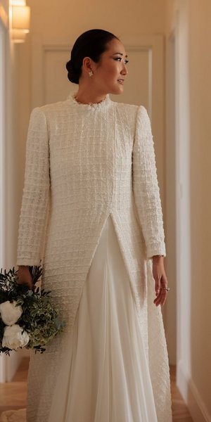 Η νύφη που μας έκλεψε την καρδιά με ένα πρωτότυπο 3-σε-1 φόρεμα και σανδάλια της Celine