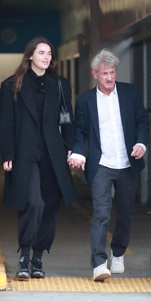 Ο Σον Πεν και η σύντροφός του σε μια από τις σπάνιες κοινές εμφανίσεις τους