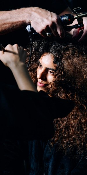 Αντίο στα βαρετά σγουρά μαλλιά το 2026: Τα 7 πιο όμορφα και μοντέρνα κουρέματα για curly