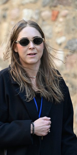 Ποια είναι η 36χρονη εγγονή της Μπριζίτ Μπαρντό -Η σπάνια εμφάνιση στην κηδεία της γιαγιάς της