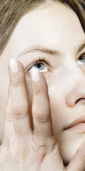 Μοντέλο που βάζει κρέμα 