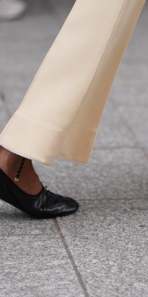 Τα flat παπούτσια που επαναπροσδιορίζουν την ανοιξιάτικη μόδα