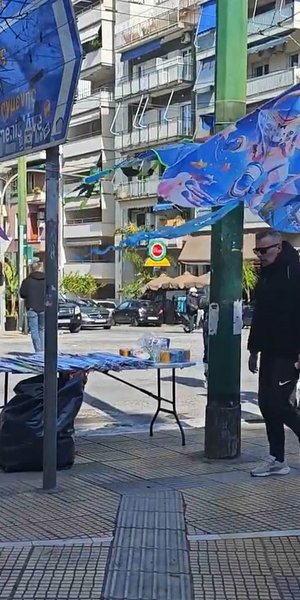 Καθαρά Δευτέρα: Ο πωλητής χαρταετών που κλείνει 20 χρόνια στο ίδιο σημείο στο Παγκράτι