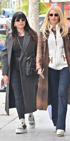 Η Κωνσταντίνα Σπυροπούλου με την αδερφή της, Κατερίνα