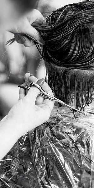 Η hair expert Χαρά Τσιαμούλη αποκαλύπτει το διαχρονικό κούρεμα που δεν φεύγει ποτέ από τη μόδα