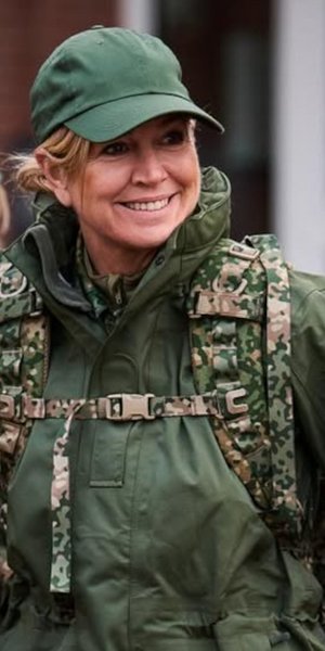 Η βασίλισσα Μάξιμα της Ολλανδίας λαμβάνει στρατιωτική εκπαίδευση